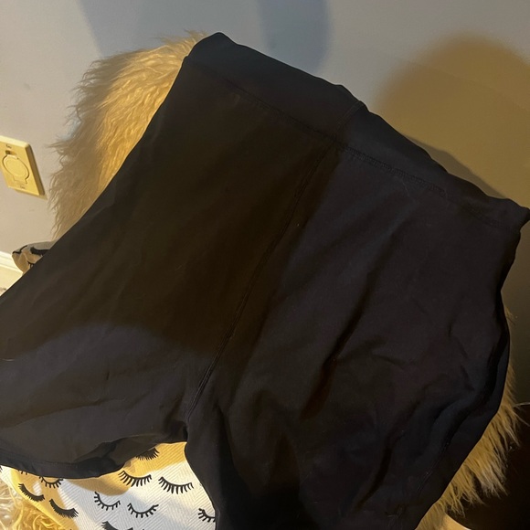 Miami Elegant Black Garment - Picture 4 of 4